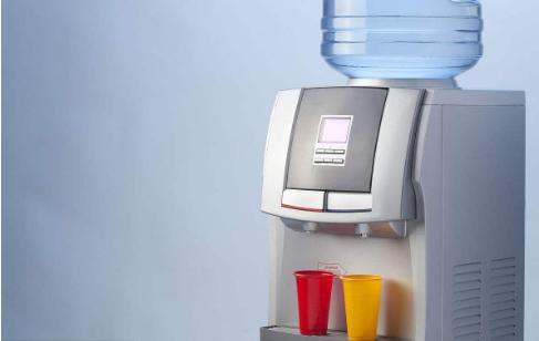 饮水机不清洗长期喝对身体的危害,饮水机经常开着对饮水机伤害大吗