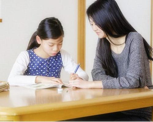 隐身在家政的“住家老师”,月薪两万的神仙工作,穿新鞋走老路