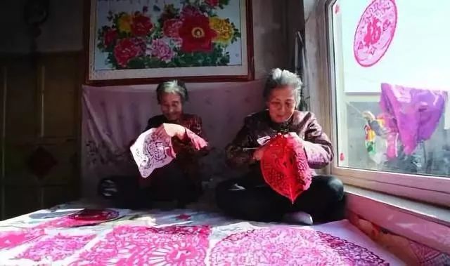 九张反映过年气氛的照片,百张罕见的过年老照片这才是年味