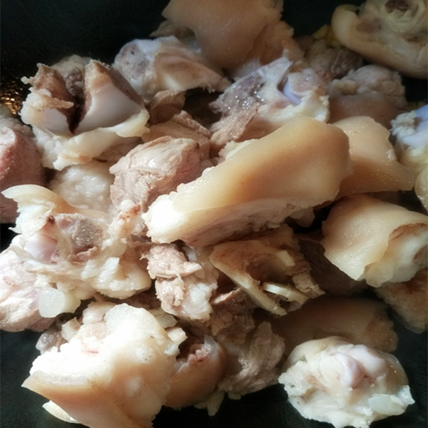 腌笃鲜是上海正宗的本帮菜吗,腌笃鲜食谱材料用什么笋