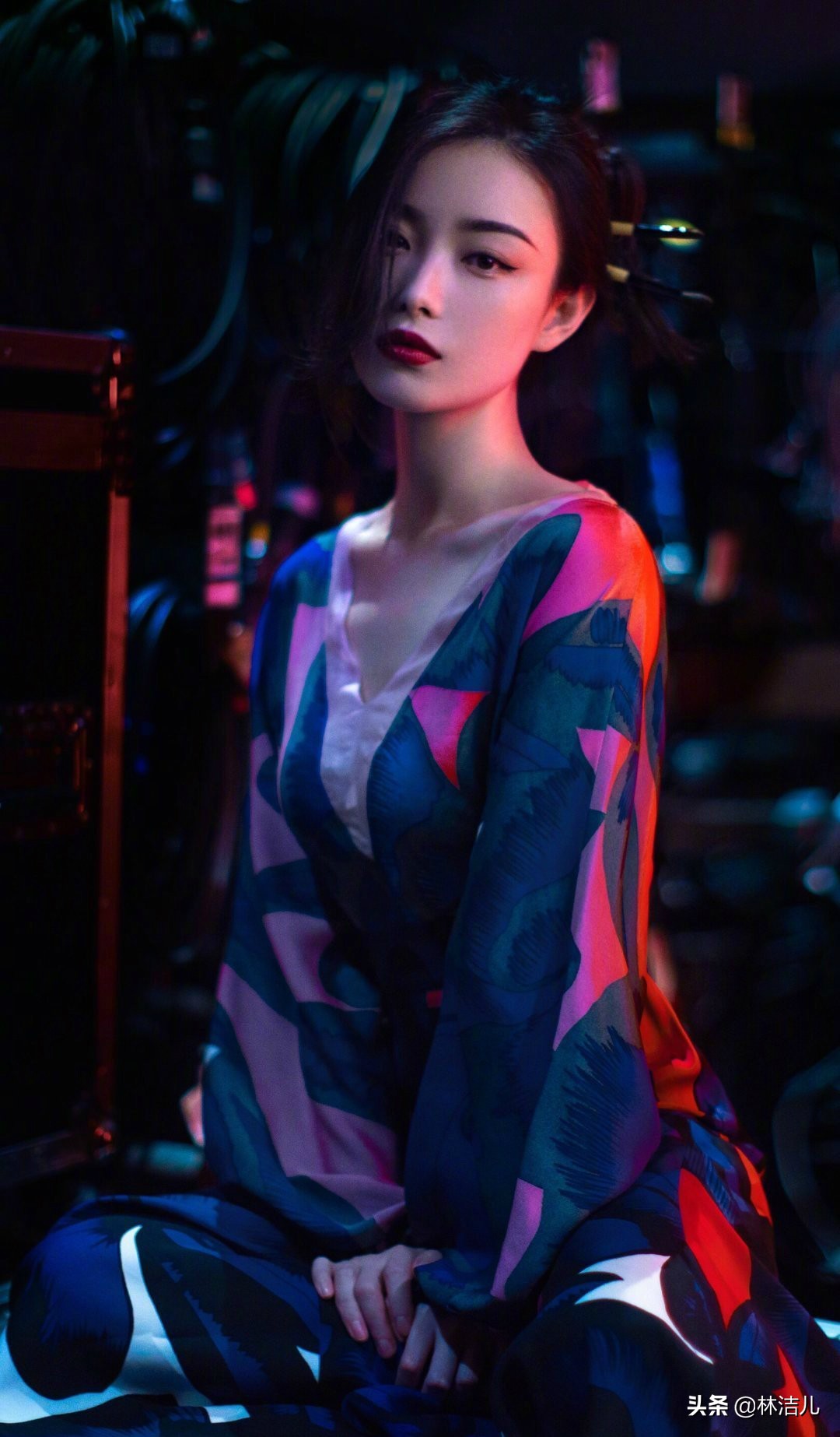 当钟楚曦和江疏影同穿印花连衣裙,倪妮钟楚曦写真