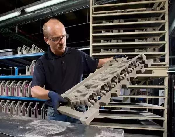 挖机发动机为什么不用国产的,挖机发动机动力不足的故障原因