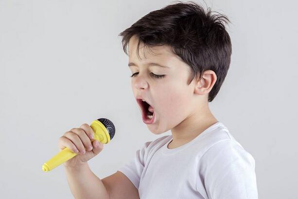 唱歌零基础教学初学发声方法,零基础学唱歌唱歌技巧和发声方法