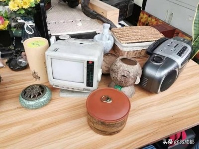 DVD、黑白电视、甩尖皮鞋......约上小伙伴去成都的二手市场淘“回忆”