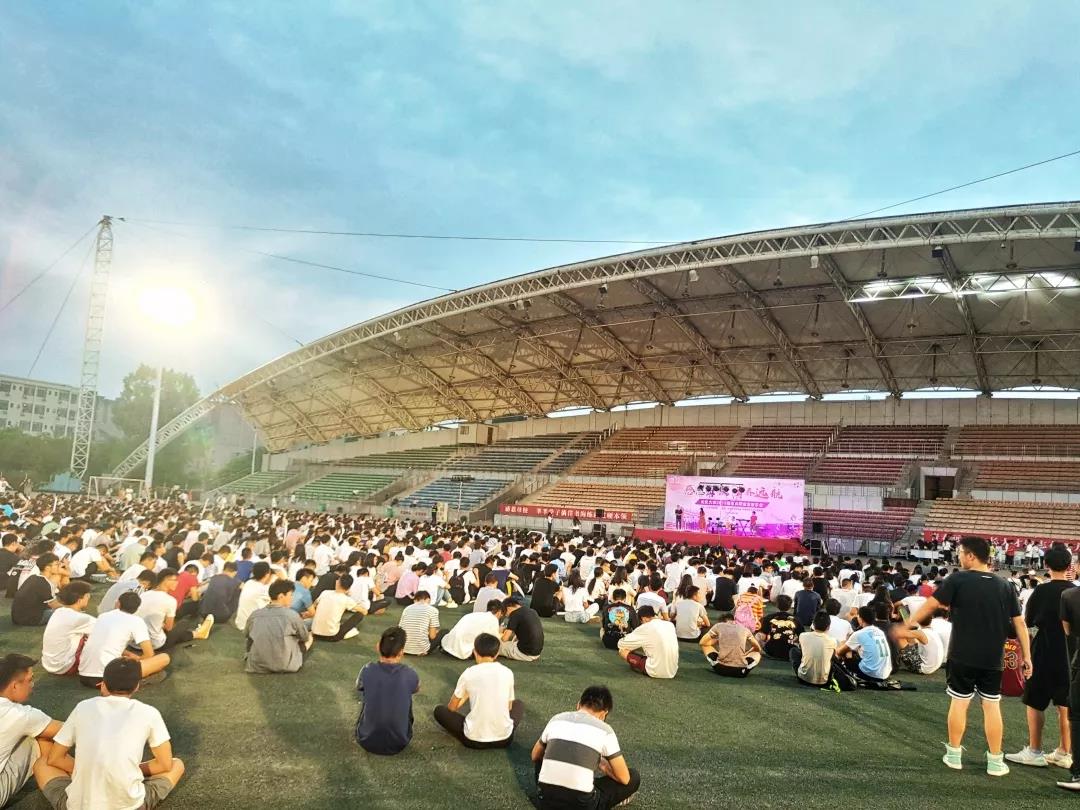 陕西超壕大学：宿舍自带电梯，落地窗、自助浴室、洗衣房配备豪华！