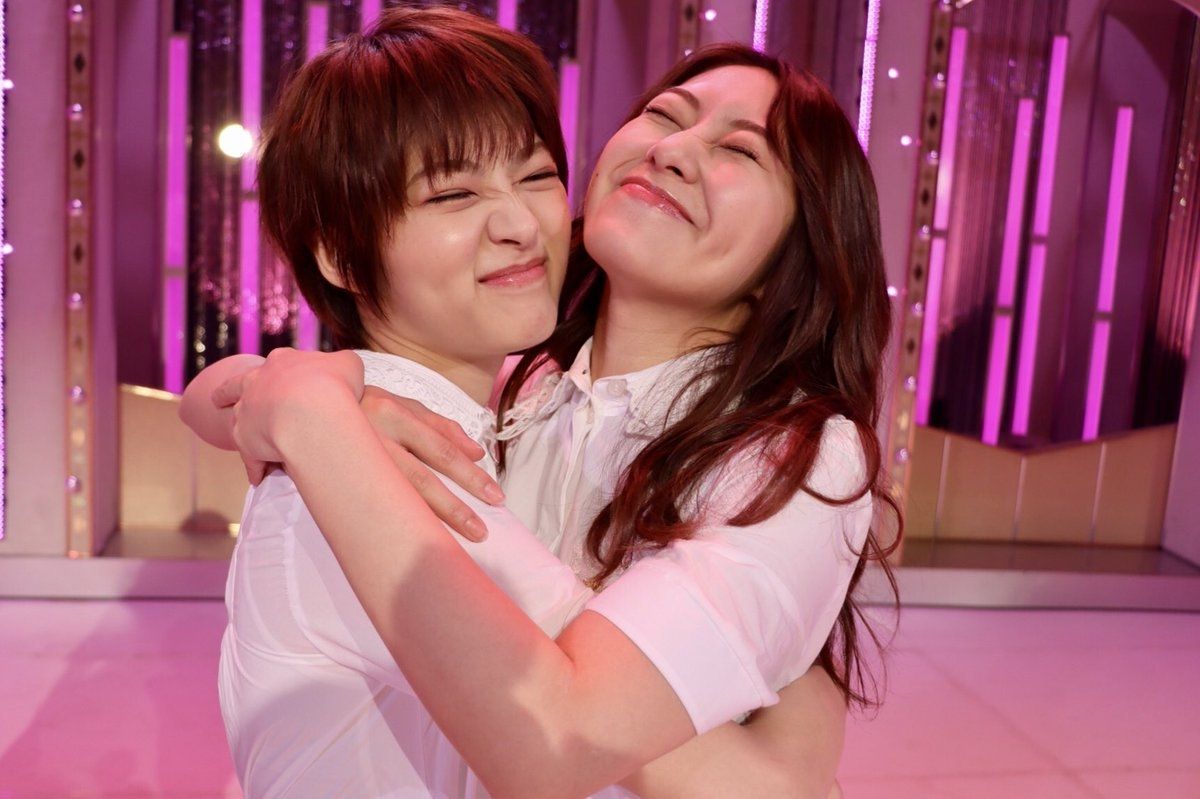 她是乃团的“废材”，是乃团的第一任队长，我们喜爱的婊队长