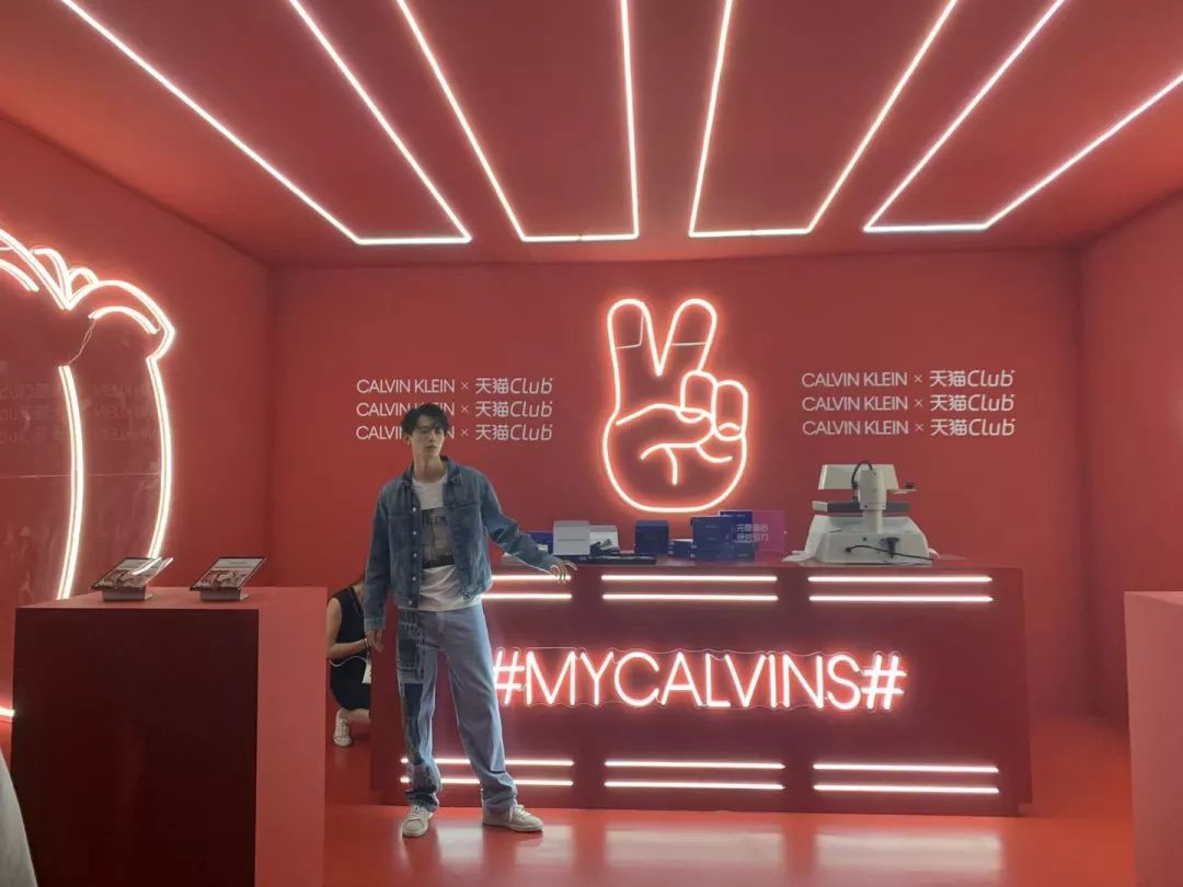 What！竟然有人冬天只用穿这一条裤子……赛格CK快闪店给你答案