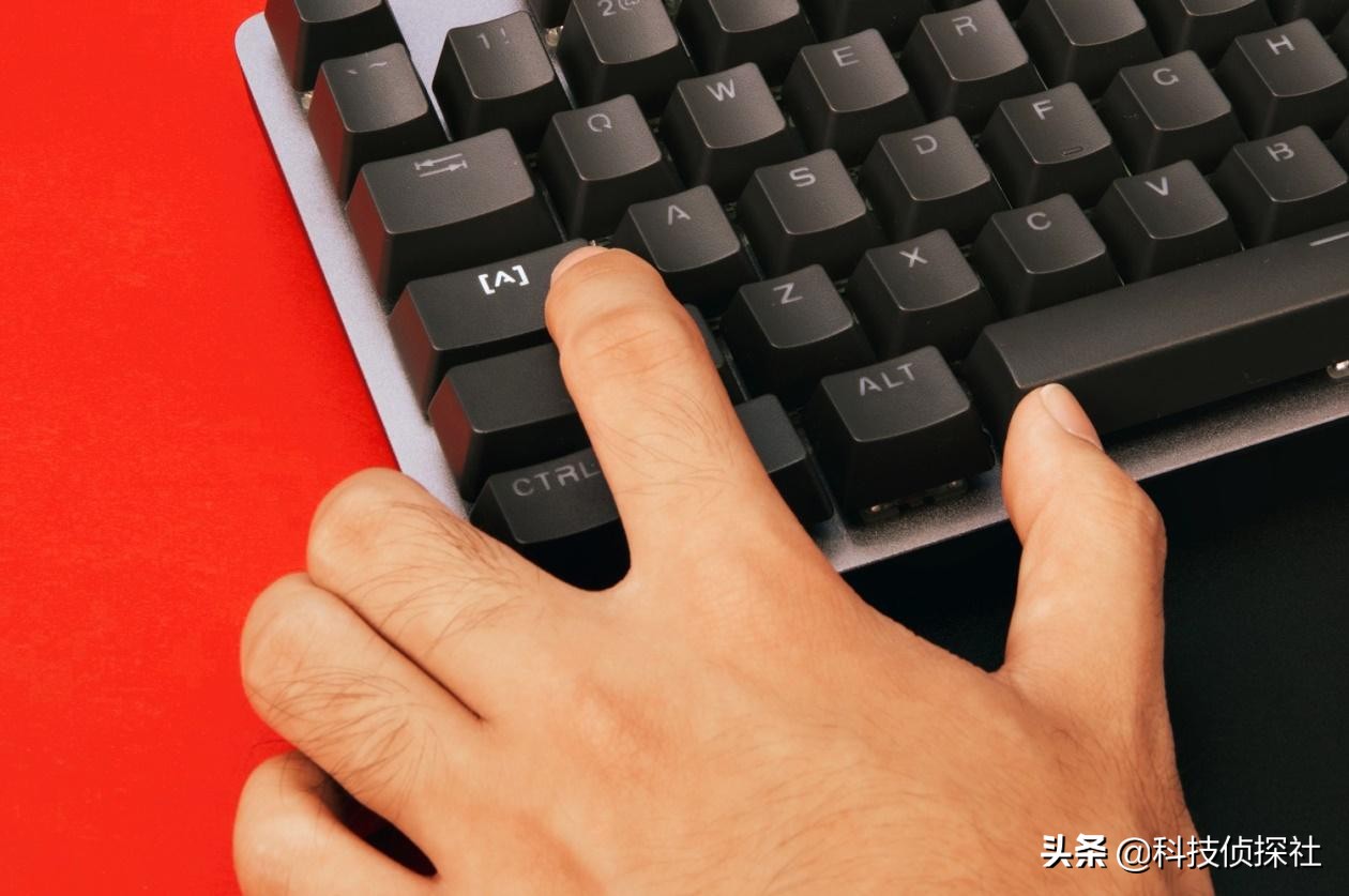 罗技k845背光机械键盘体验,罗技k845机械键盘linefriends