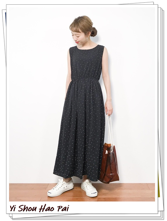 搭配休闲裙小黑鞋女款,连衣小黑裙搭配的小白鞋