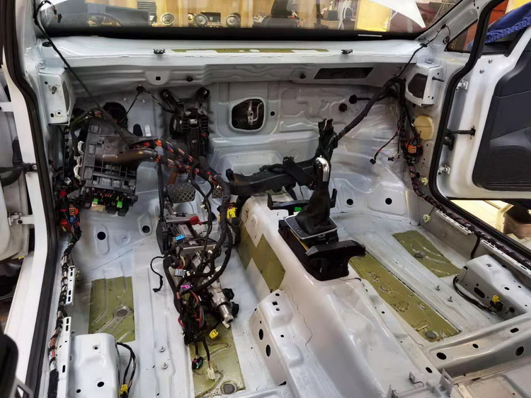 2023款大众高尔夫隔音效果测试,大白鲨隔音高尔夫r