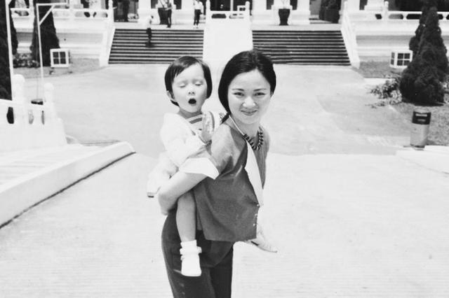 13养家18爆红，被日本丈夫家暴怀孕逃跑，独生女两次被绑遭撕票