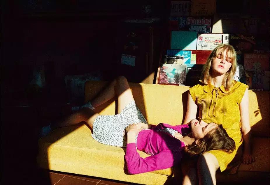 春装连衣裙新款印花蕾丝时尚元素,正品春装宽松蕾丝裙