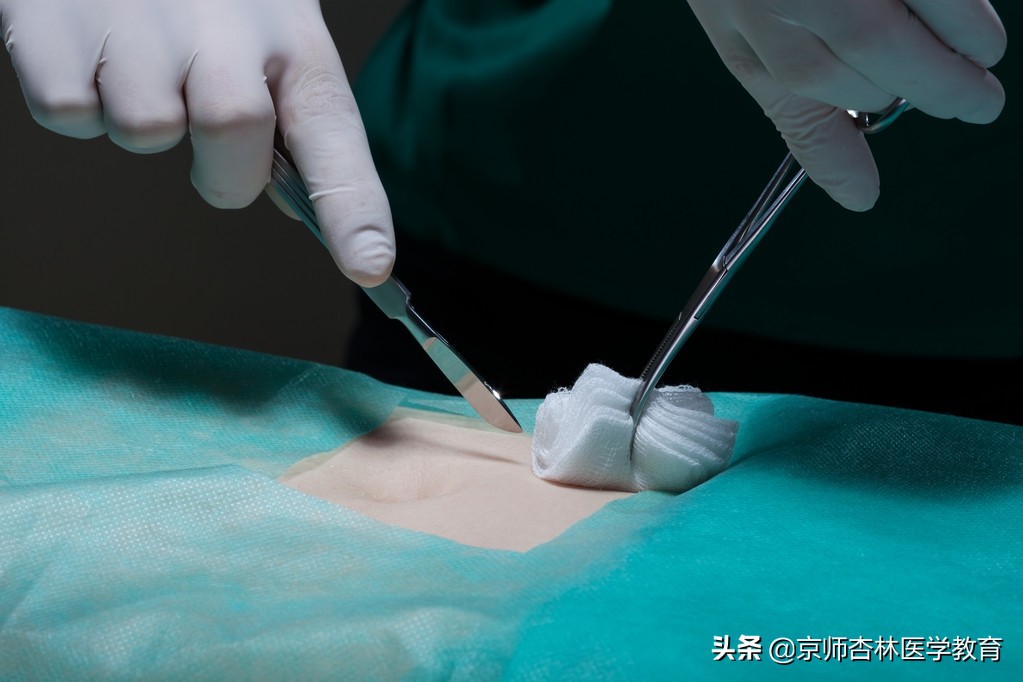 手术中单铺巾的正确方法,手术铺巾是怎么铺的