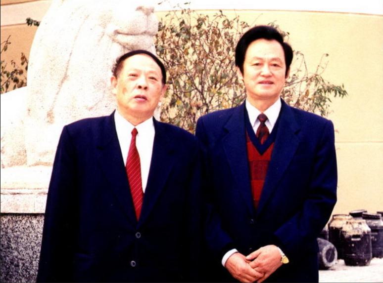 毛*东泽**为堂弟买火车票，也出现“一票难求”，警卫员为此排队3天