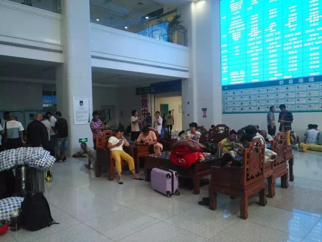 【抗击“利奇马”】风里雨里，总有天使守护你！