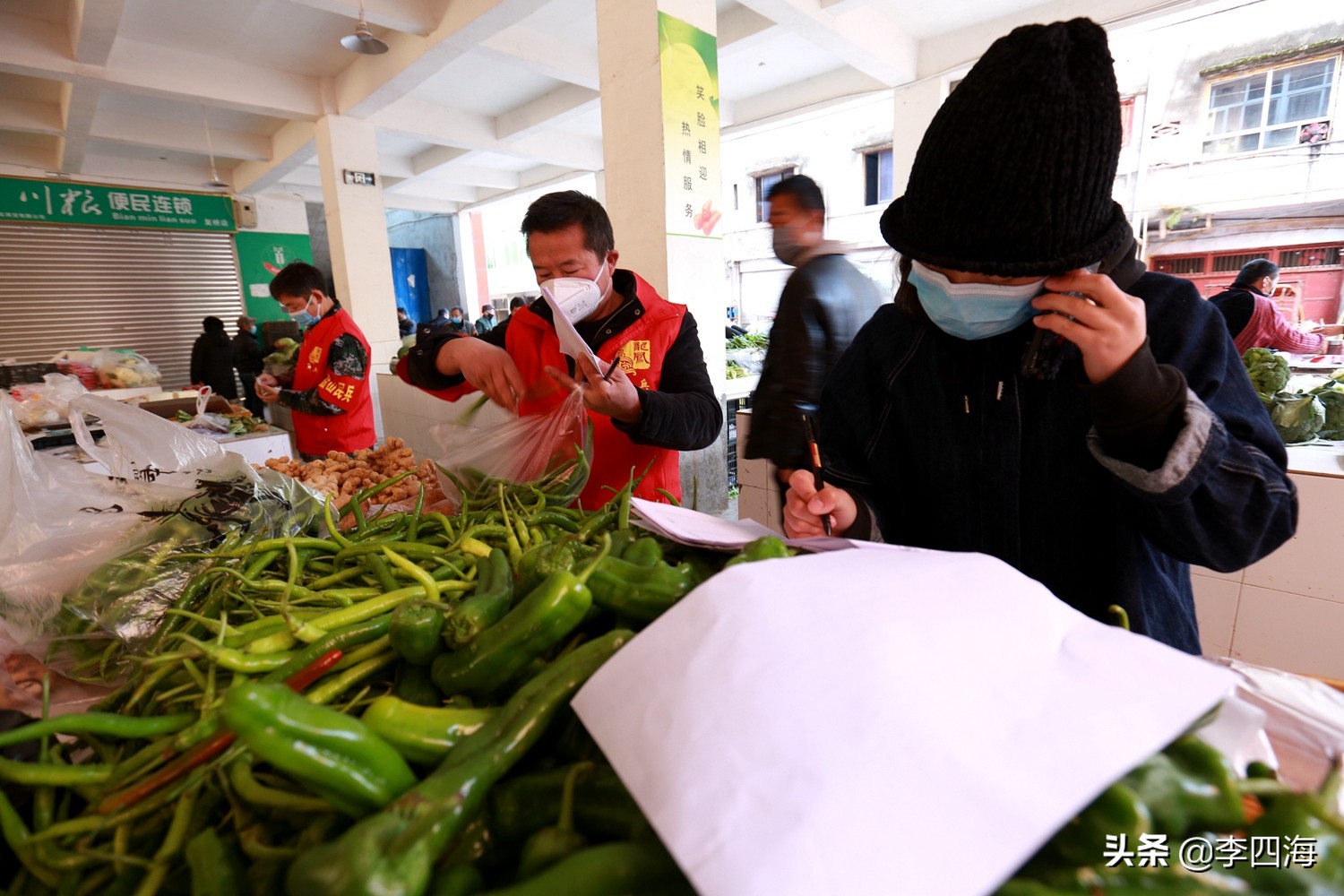 抗疫,这个乡镇140名“红马甲”服务居家隔离的3万群众