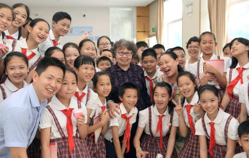 孩子调皮老师不待见家长该怎么说,孩子学习不好不被老师待见