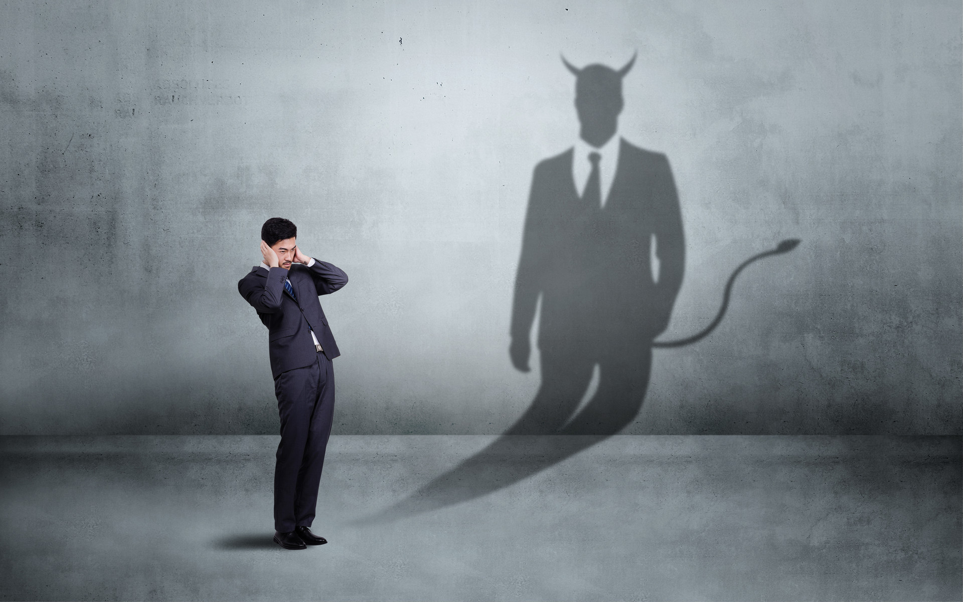 “老子上面有人!”,面对不服管理的“关系户”怎么办?捧杀他