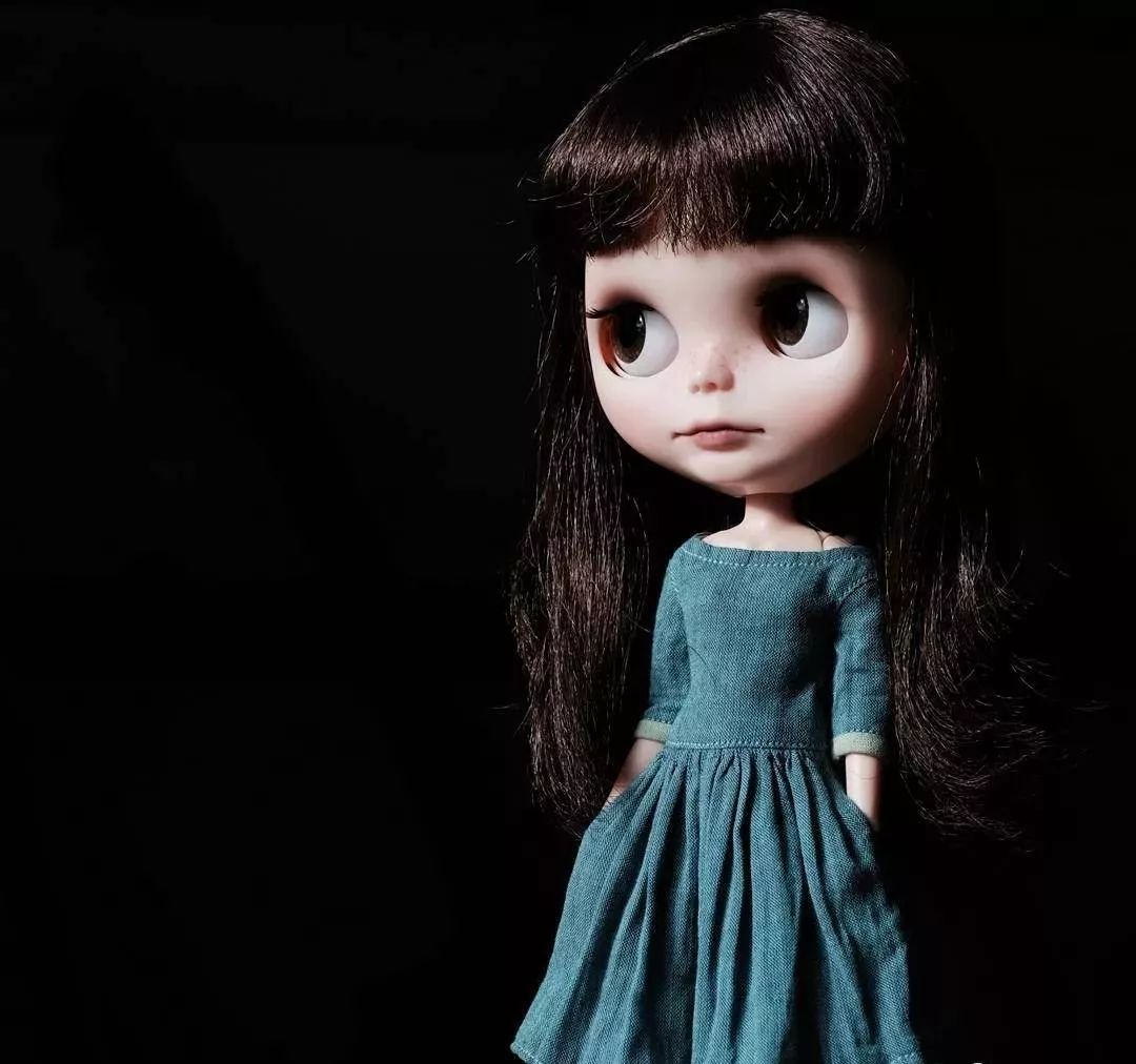 恨不能把她的芭比娃衣穿上自己身上......