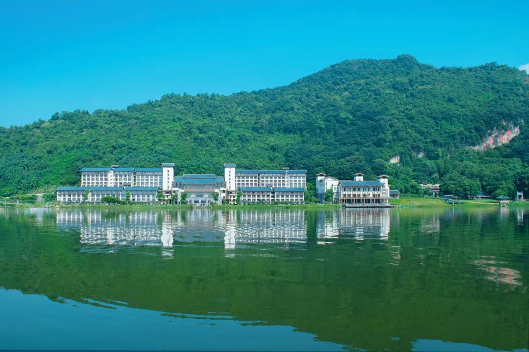 英德宝晶宫天鹅湖温泉酒店好玩吗,英德宝晶宫天鹅湖温泉酒店别墅