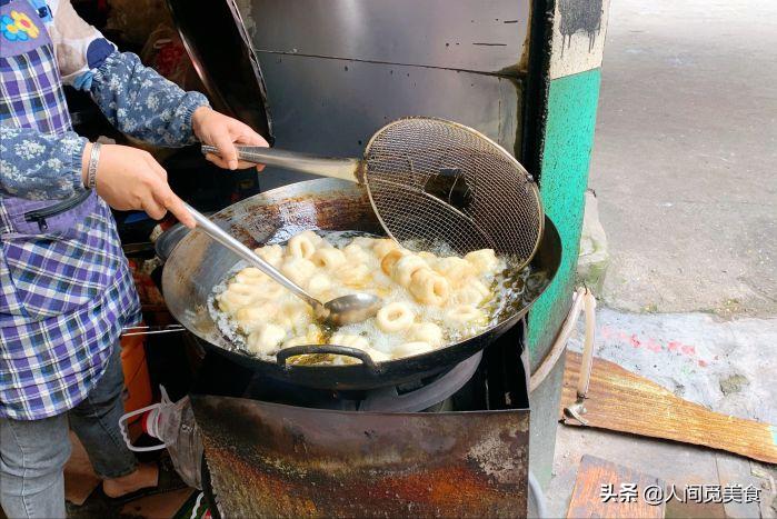 30岁小伙街头卖10元200个小吃,南昌大叔全部视频