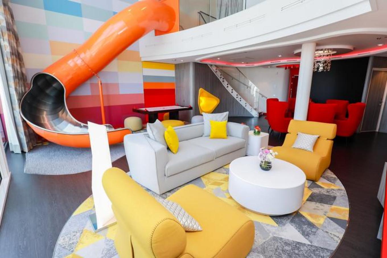 张翰王丽坤街头拍戏共赴海洋之城,张翰王丽坤同船共渡