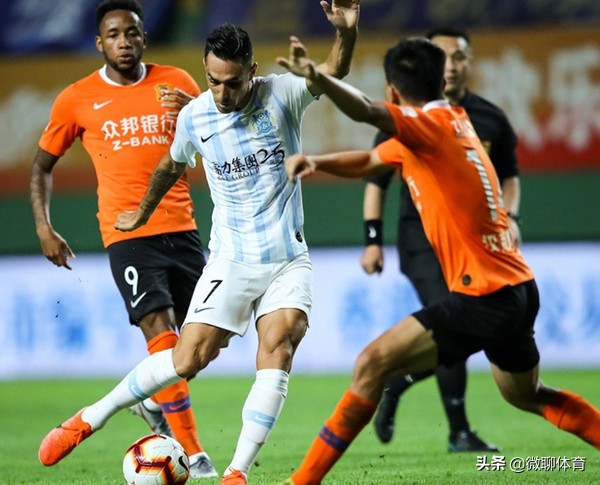 扎哈维连续三个赛季进球超20+富力漂亮足球的最佳代言人