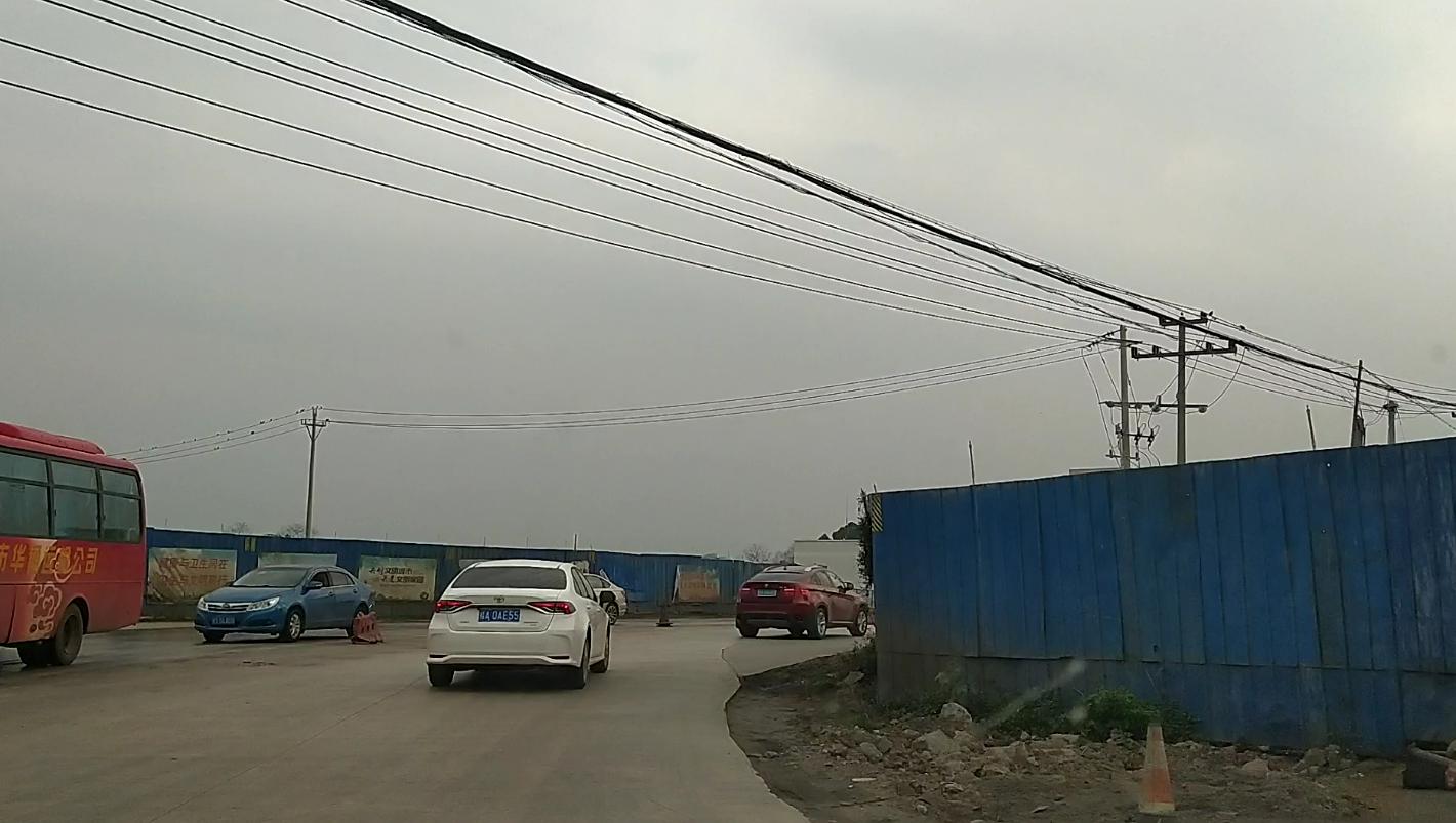 第一次走贵港峡山这条路，感觉和贵港－八塘那条路有得一拼