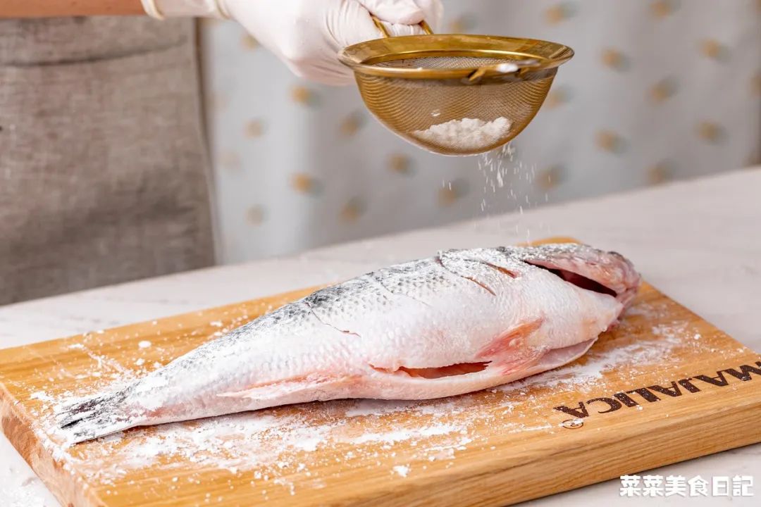 上班族午饭微波炉加热,微波炉解决一日三餐