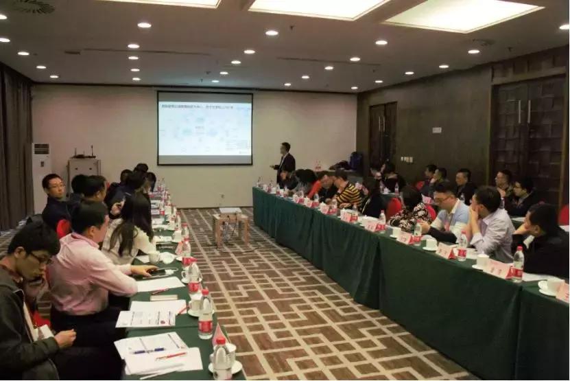 中国零售CIO俱乐部走进好邻居、华冠考察交流暨华为用户大会召开