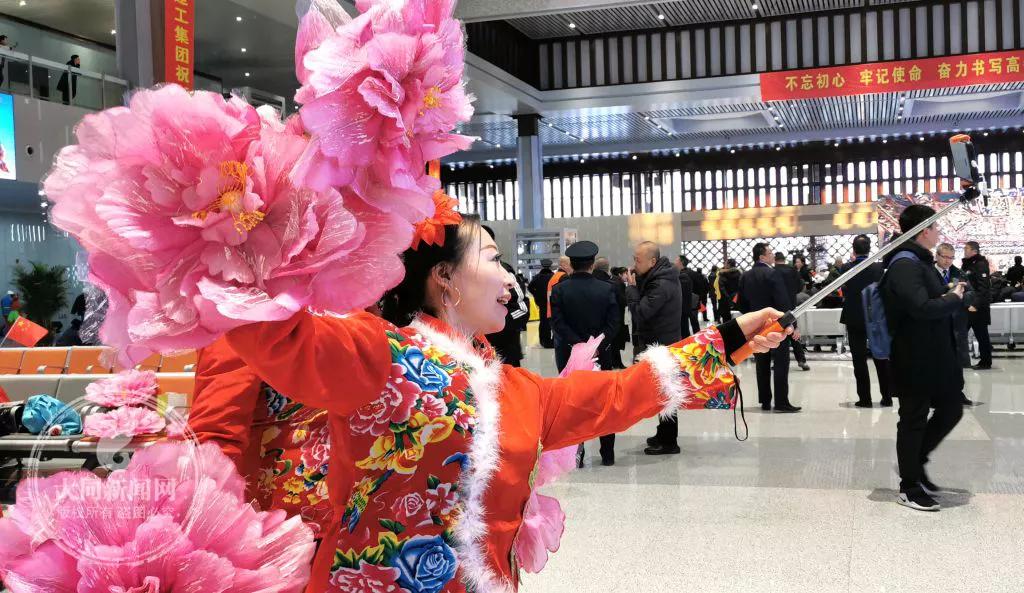 大同高铁开通，记者带你体验“复兴号”“和谐号”新速度