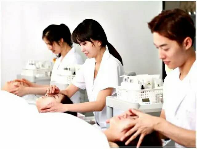 街上的祛斑店铺靠谱吗,祛痘加盟店是坑吗