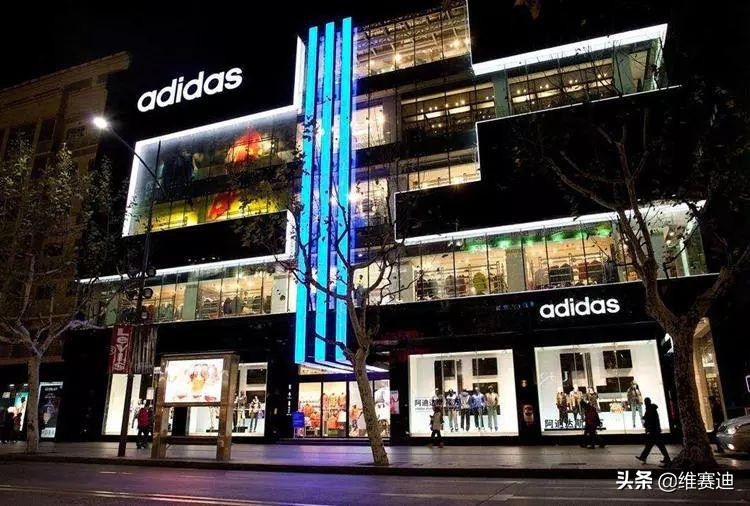 刘雯从平淡无奇到国际一线名模,刘雯真的解约了吗