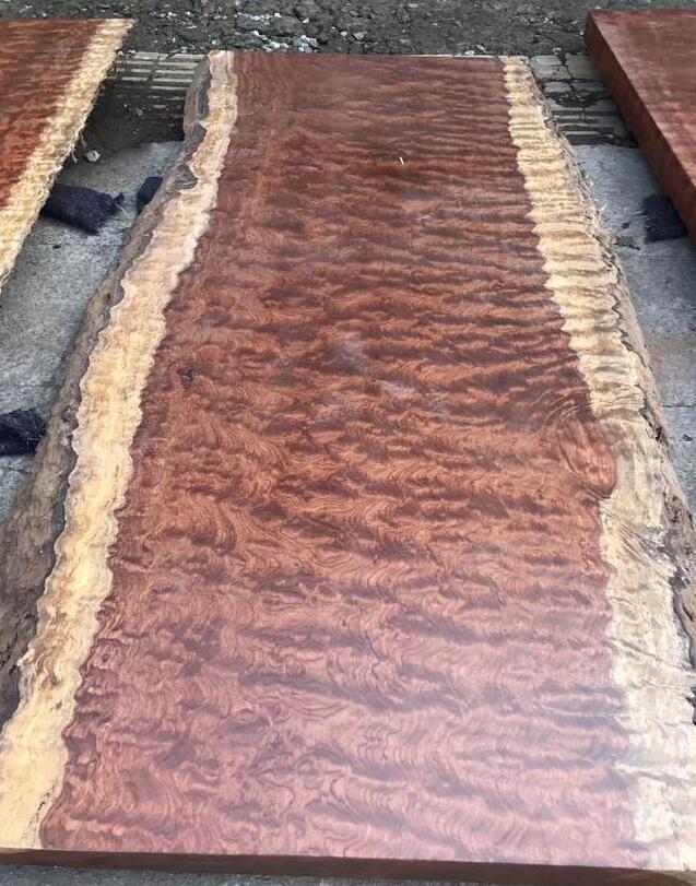 暗访东莞天价大板生产基地，原料全是称斤烂木头，富豪还排队来买