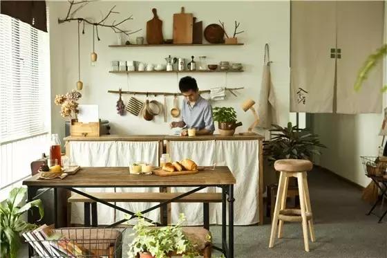 90后小伙花100万造房子,90后小伙花几千元装修500个平方