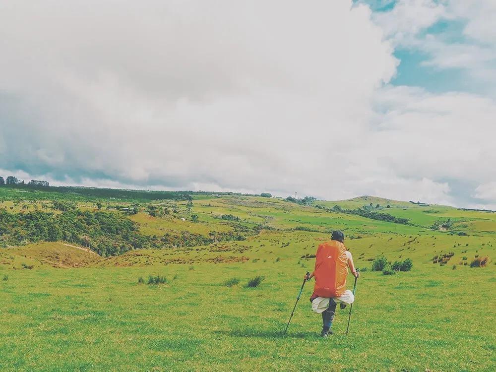 女生一定要尝试一次户外徒步,徒步旅行应该怎么走