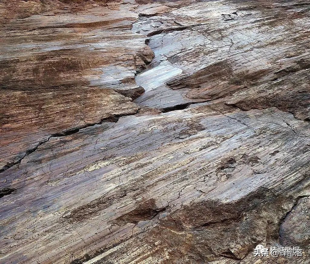 盖房不落断预示什么,盖房不落断有什么说法