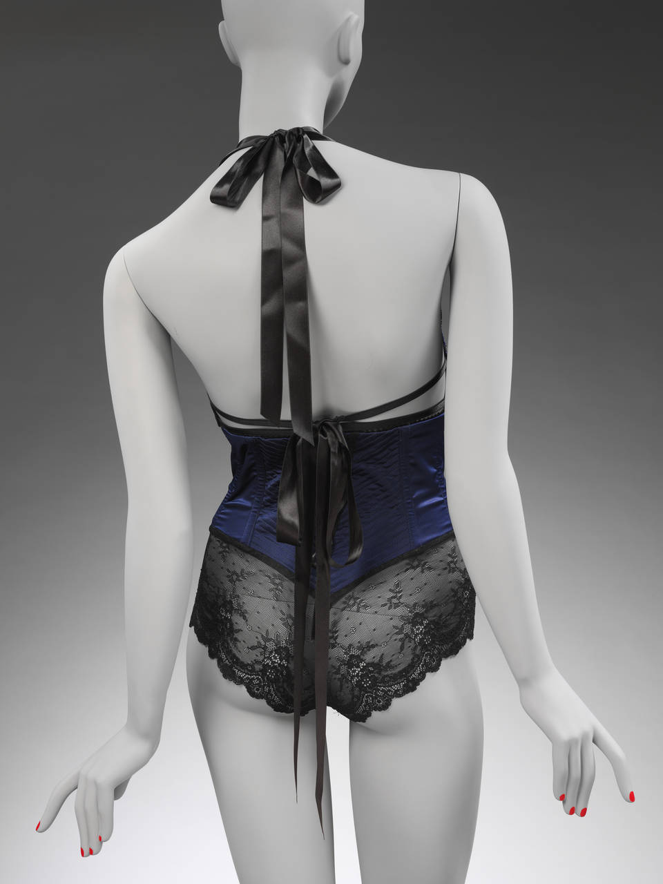 艺术涨姿势:内衣小史|张小玉