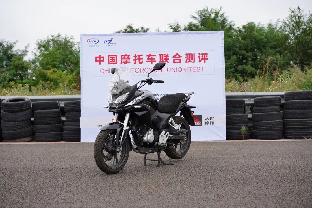 本田新大洲cbf190x摩旅,新大洲本田cbf190r对比豪爵nk150