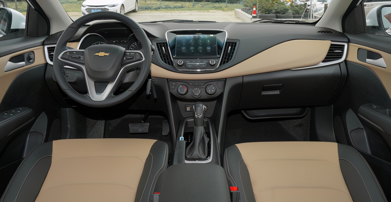 新款雪佛兰科鲁泽真实车主感受,8万块雪佛兰科鲁泽轻混rs