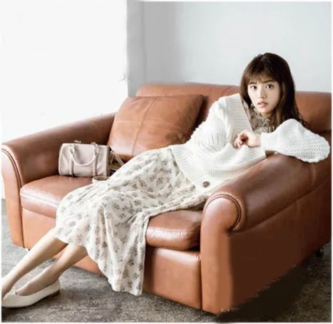 一条花裙怎么开启浪漫春天,用一条花裙子开启浪漫春天