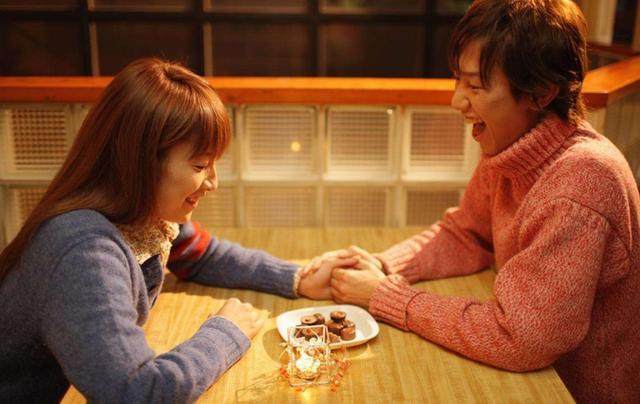 女孩总惦记帅哥,女生总惦记着男友的钱