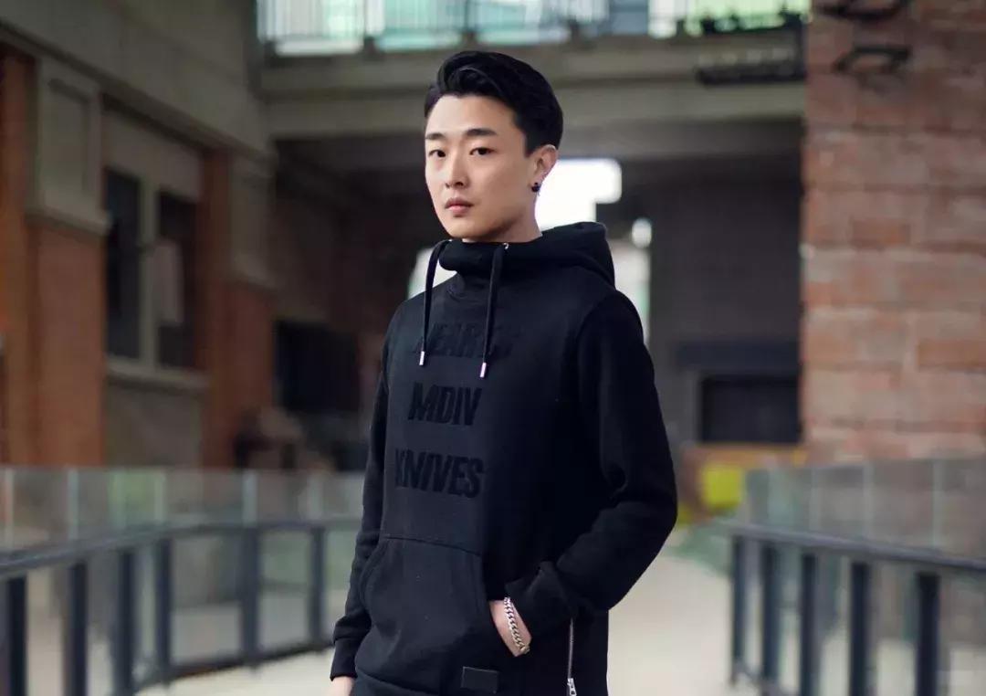 我应该给这些被骗来做美甲的男生道个歉