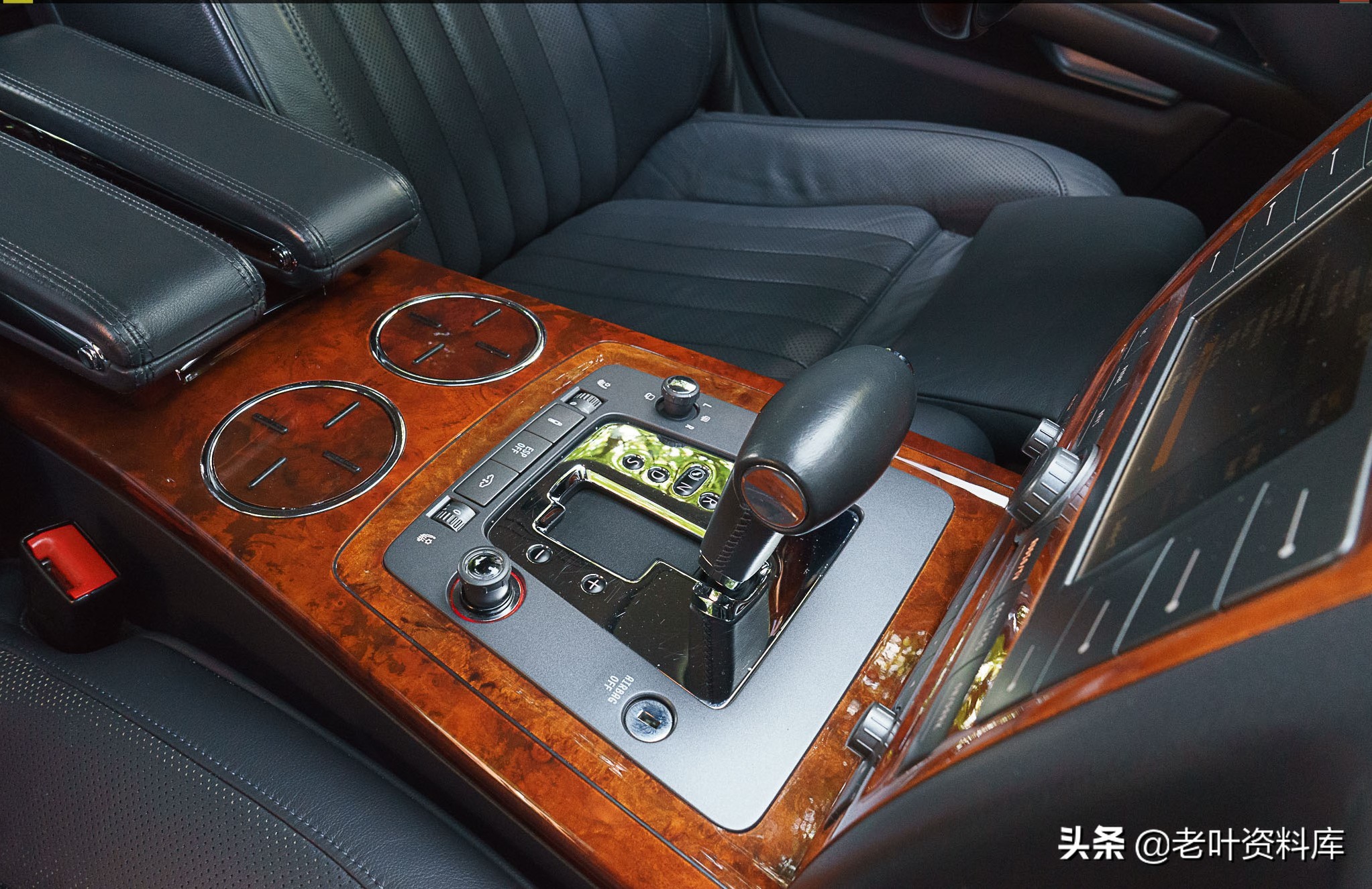 最低调的豪华汽车辉腾短片,2022年最低调的豪车