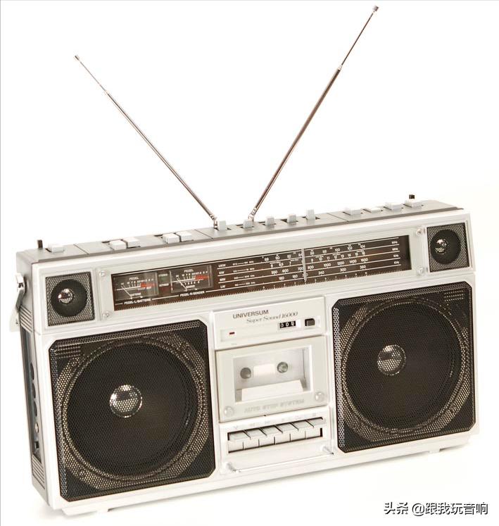 这是一款德国进口UniversumCTR2605便携式音响收音机录音机