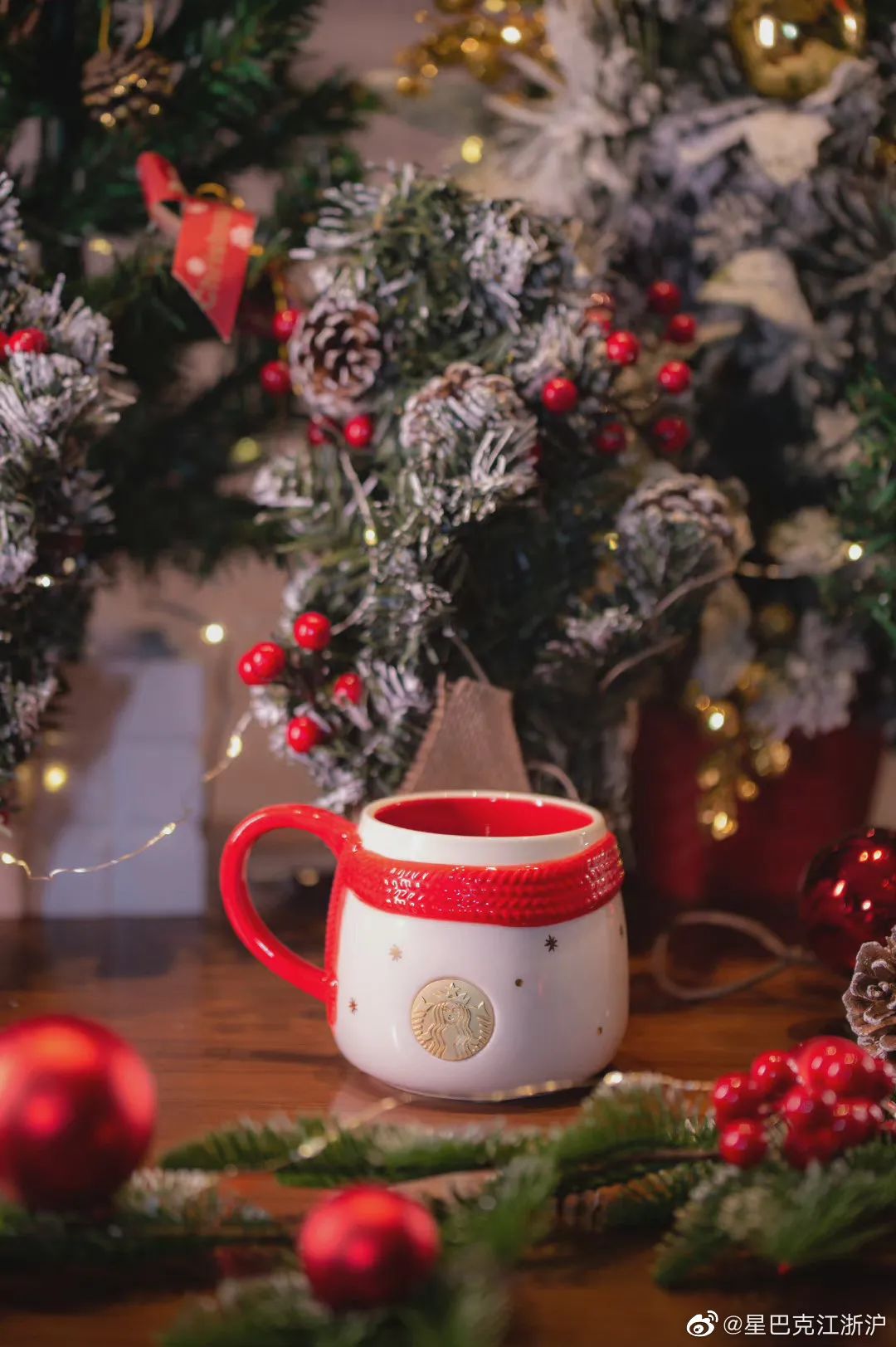 瑞幸星巴克圣诞新品,瑞幸圣诞咖啡杯包装