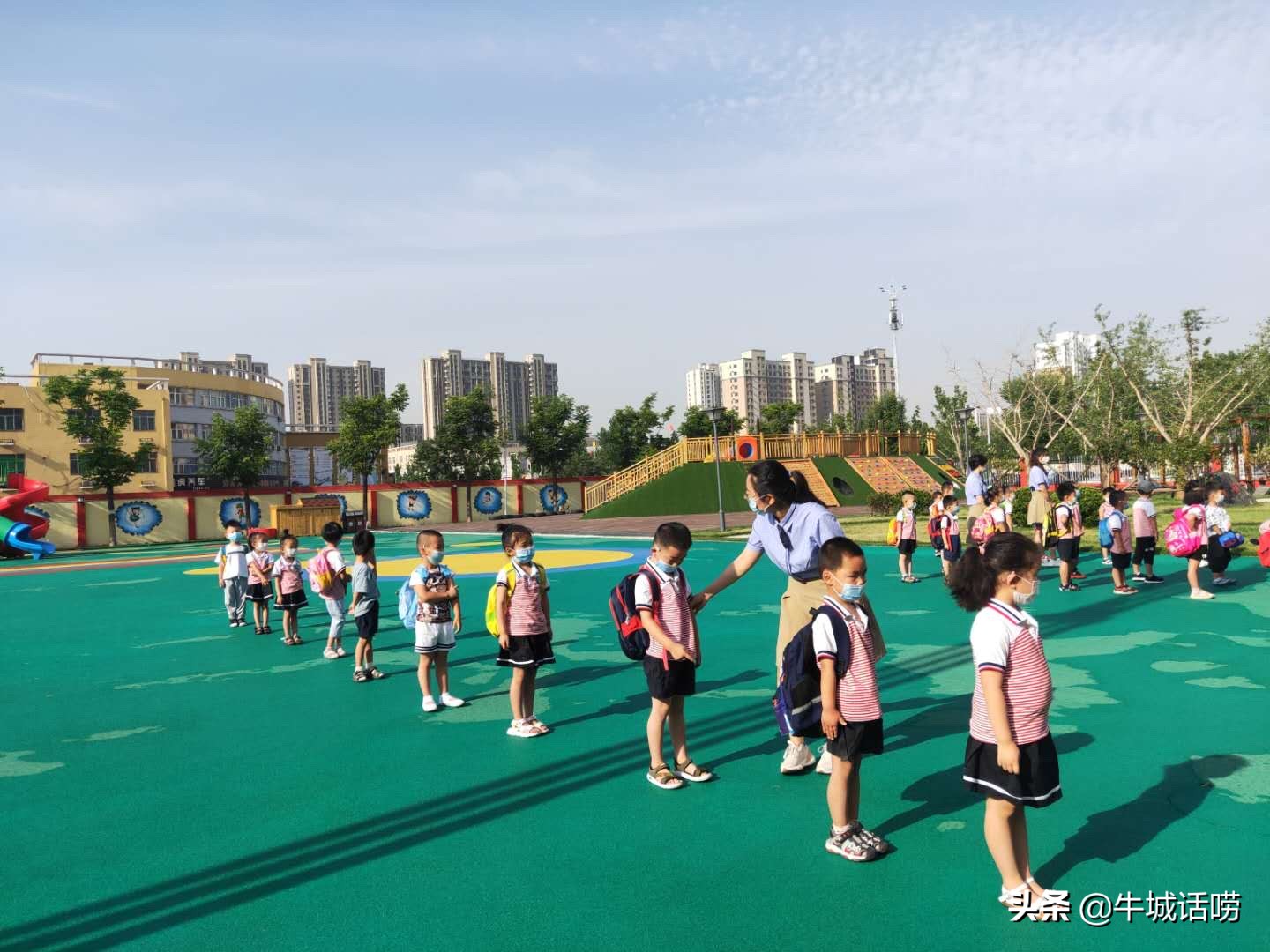 记者见到萌娃入园,萌娃归来幼儿园活动