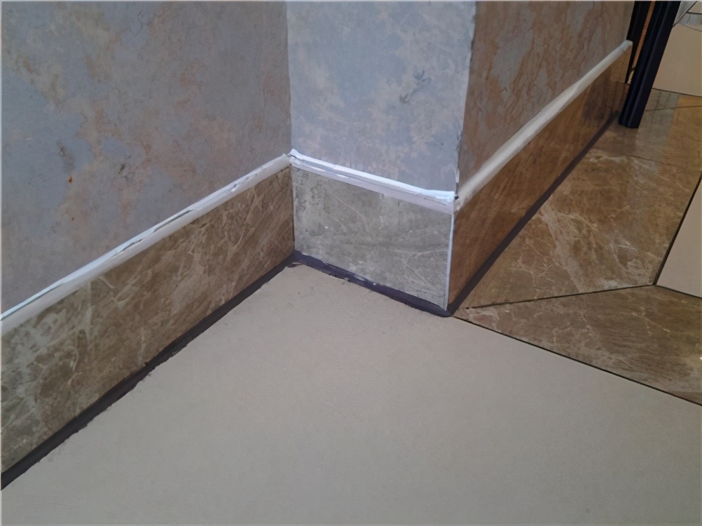 踢脚线和地面没有缝怎么做美缝,踢脚线压地砖缝用美缝吗