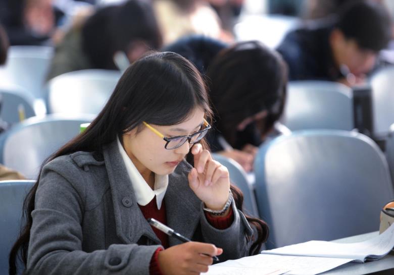 大学生留校做辅导员真的很有用嘛,本科留校当辅导员的条件