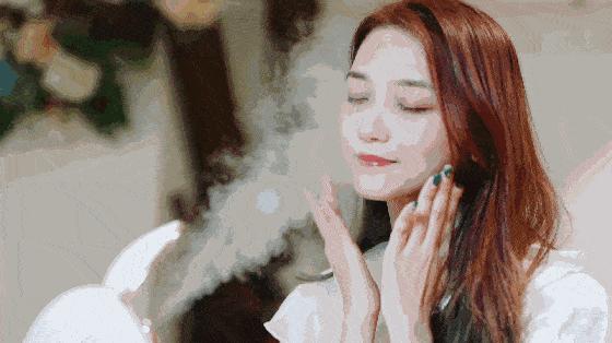 出油痘痘应该控油还是补水,皮肤出油又很干应该补水还是控油